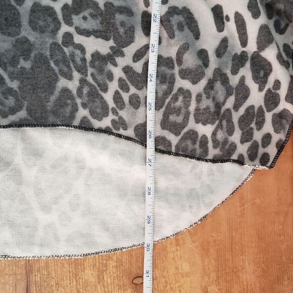 M Made In Italy Large Leopard Print Grey V-Neck Boxy Oversized Sweater Relaxed - Picture 10 of 10